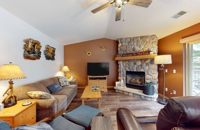 Lakeside condo with brand-new kitchen appliances, firepits, & easy trail access