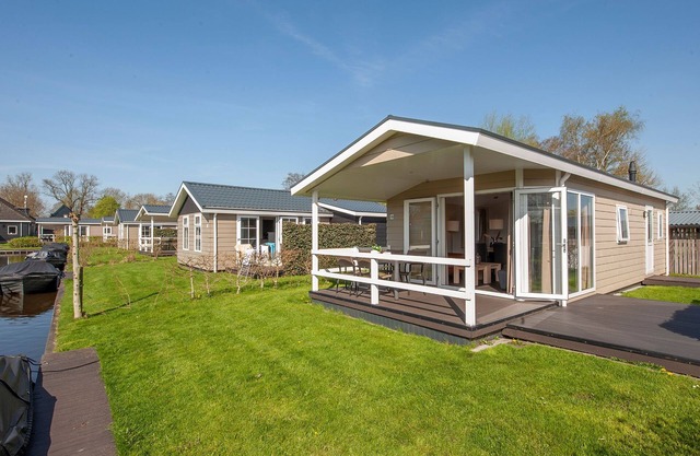 Lodge con balandra en el centro de Giethoorn
