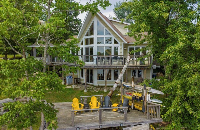 Lakeside Dream Cottage