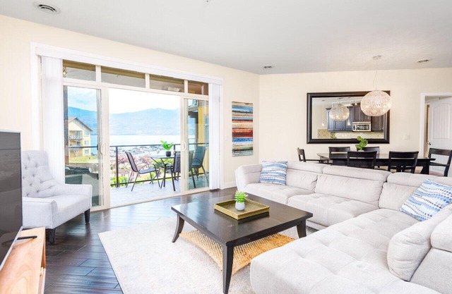 Lakeside Elegance: 3-Bedroom Condo at Barona Beach