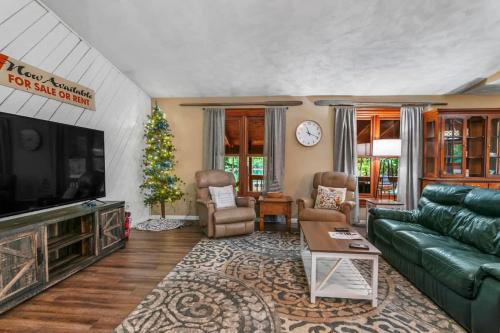 Lakeside Getaway includes Hot Tub pet friendly