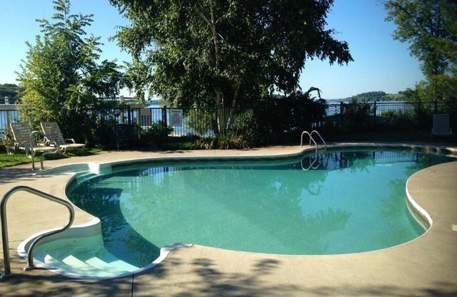 Lakeside Getaway Perfect for Families: Playgrounds, Nature Trails & Adventure