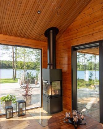 Lakeside holiday home
