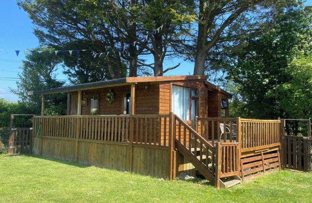 Lakeside Lodge - Castlemartyr - Sleeps 4