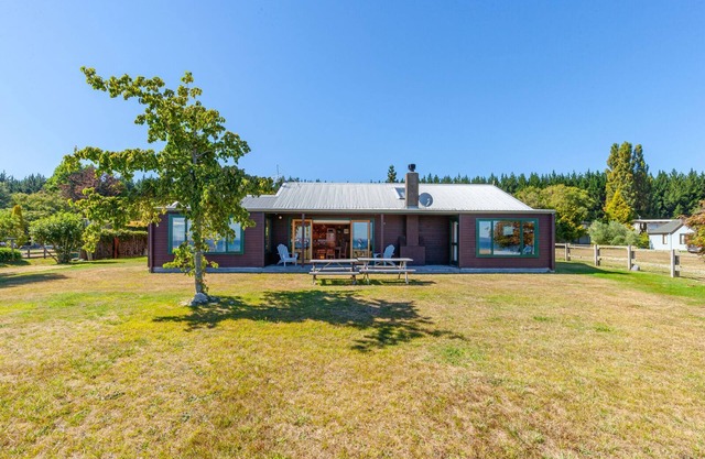 Lakeside Lodge - Tauranga Taupo Holiday Home