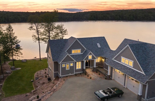Lakeside Lodge with Studio Apartment