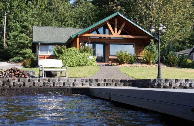 Acogedora cabaña frente al lago con muelle privado personal