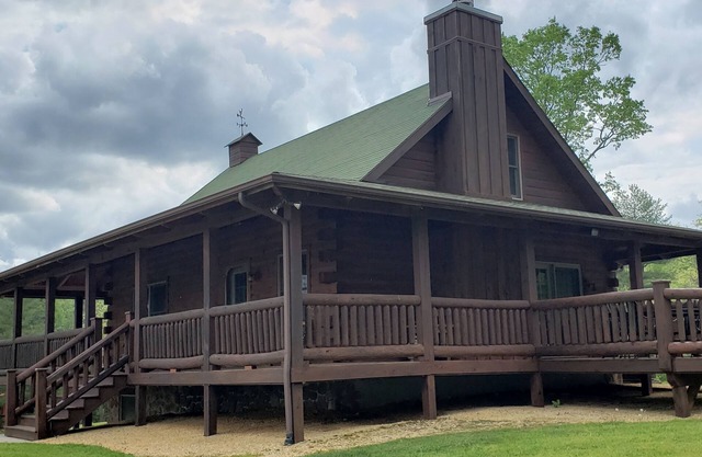 Lakeside Log Home en pintoresca granja privada