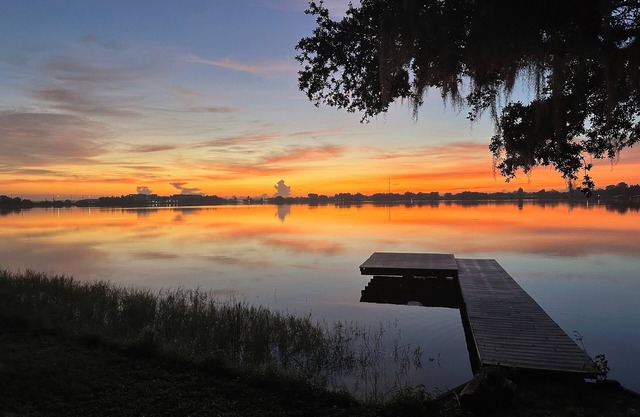 Lakeside Lounger 12 Hours of Sebring, Sleeps 9 Guests with stunning lake views.