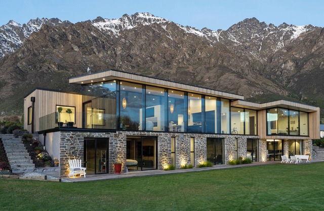Lakeside Luxury & 5 Minutes to Remarkables Ski Field