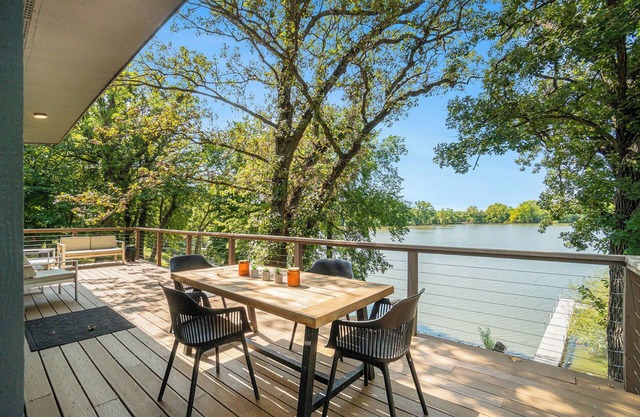 Lakeside Luxury~Hot Tub~Game Room~Fire Pit