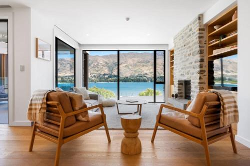 Lakeside Luxury