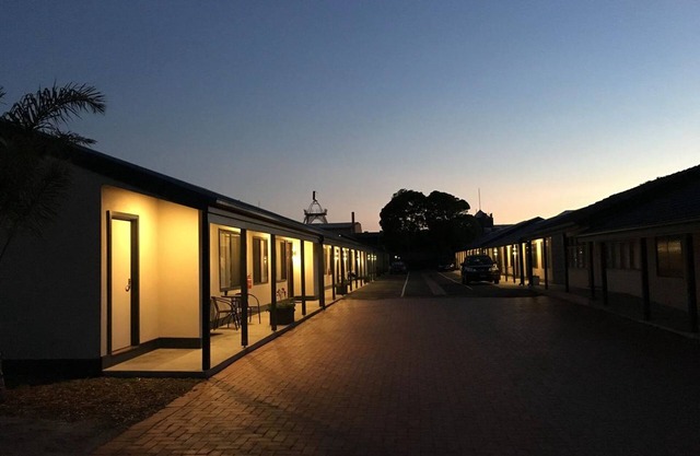 Lakeside Motel Waterfront
