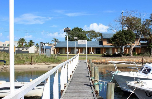 Lakeside Motel Waterfront