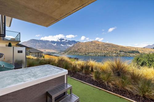 Lakeside Mountain Haven