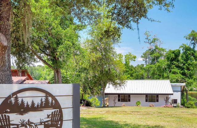 LakeSide on Lanier - 2 bedroom 1 bath house on the lake