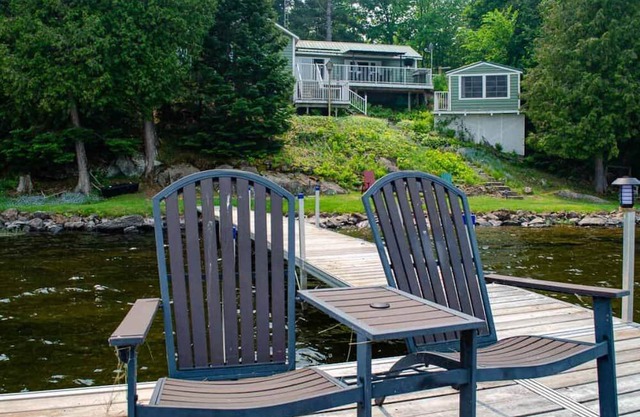 Lakeside Perch Cottage-2 beds, 1 bunkie, 1 bath
