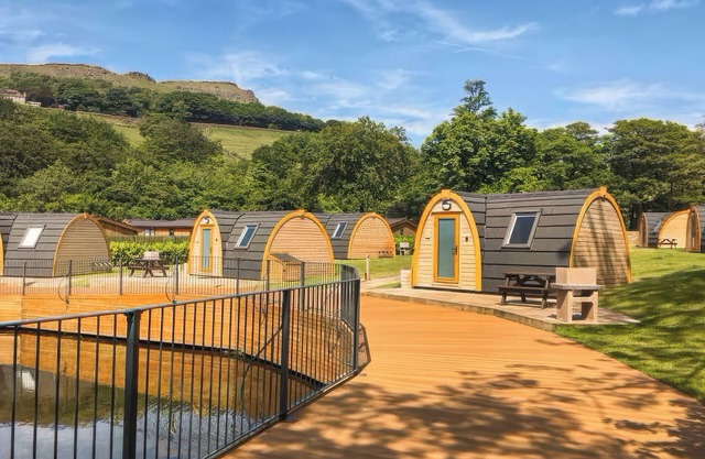 LAKESIDE PODS - PETS WELCOME, pet friendly in Greenfield