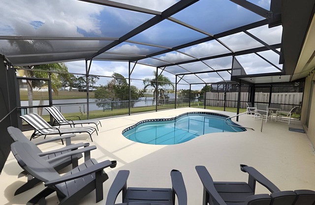 Lakeside Pool Home, Games close to Disney & Malls