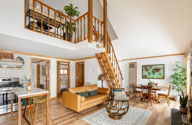 Lakeside Retreat: 2 Newly Remodeled 2BR Homes, Sleeps 12