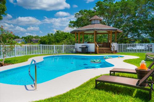 Lakeside Retreat-4plex Sleeps 20