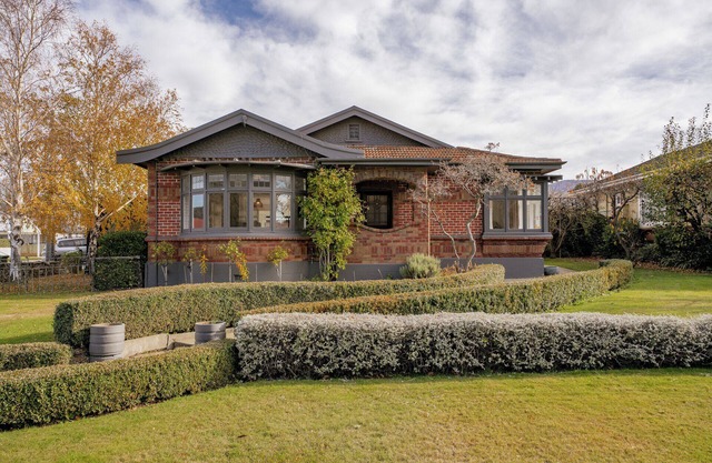 Lakeside Retreat - Cromwell Holiday Home
