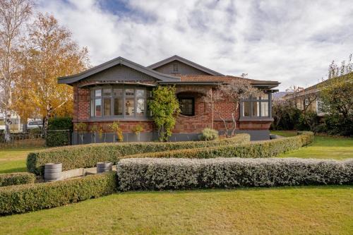 Lakeside Retreat - Cromwell Holiday Home