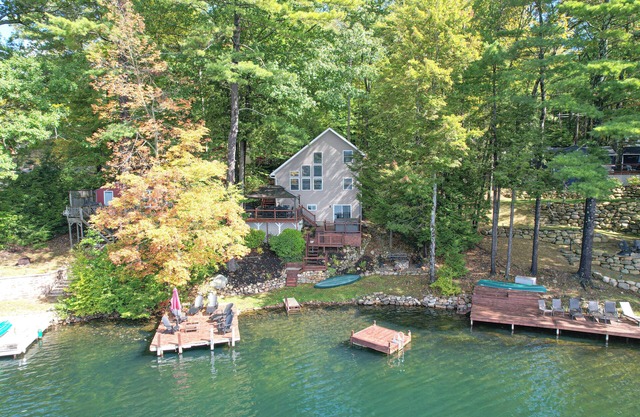 Lakeside Retreat, frente al lago, para 12 personas, parque privado BBQ, Se aceptan mascotas