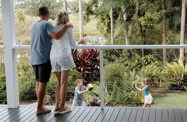Lakeside Retreat for 10 – Your Ultimate Getaway
