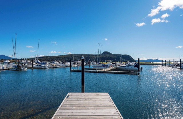 Lakeside Retreat - Motuoapa Holiday Home