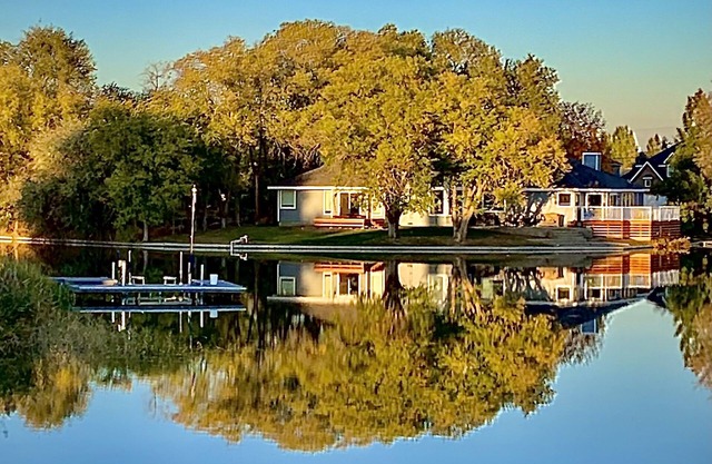 Lakeside Retreat --- Relájate, relájate y revive