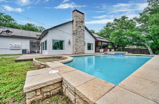 Lakeside Retreat | Rock Climbing Wall | Pool | Bar