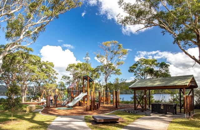 Lakeside Retreat @ Smiths Lake