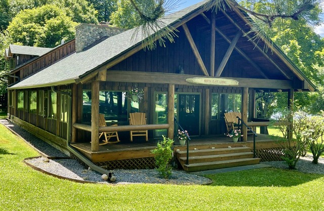 Lakeside Retreat perfect for a family vacation.
