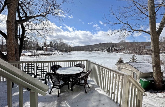 Lakeside Retreat in Highland Lakes, NJ – Near Wineries, Breweries and Hiking!