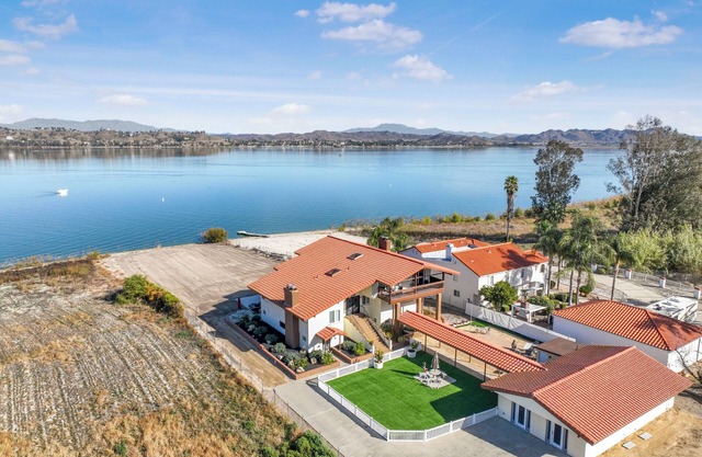 Lakeside Retreat