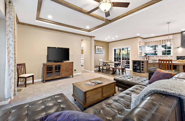 Lakeside Sanctuary - Private Lakeshore | Family Friendly | Kayaks Available