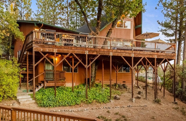 Lakeside Serenity with Vintage Charm & Modern Comfort – Bass Lake, CA