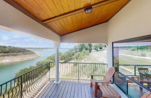 Lakeside Shiraz Haus w/Dock & Incredible Views. Rent as 2BR or 4BR w/ Next Door Unit