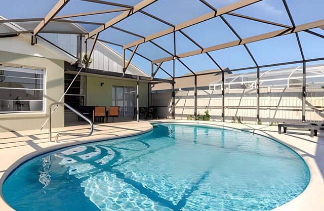 Lakeside View Pool Home, close to Disney, Malls