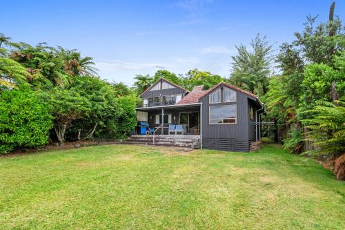 Lakeside Villa - Lake Rotoiti Holiday Home