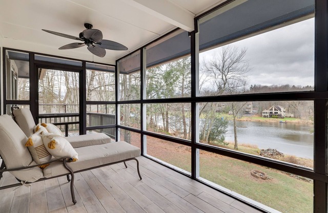 Lakeside Villa – Lakefront Luxury in The Hideout / 5BR, 3BA, Sleeps 13
