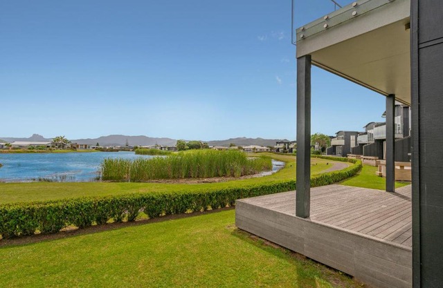 Lakeside Villa Retreat - Matarangi Downstairs Unit