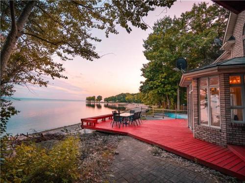 Lakeside Villa with stunning views