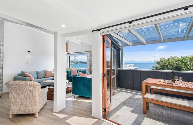 Lakeside Vista - Taupo Holiday Home