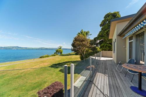 Lakeside Vistas Magic - Rainbow Point Home