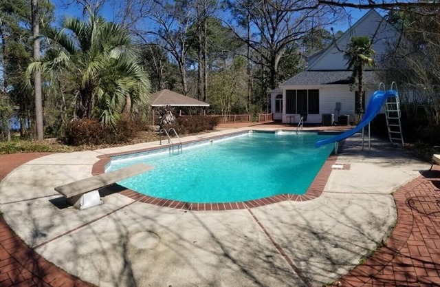 Lakeside with a pool, zip line, horse shoe pit, kayaks. Large gathering spaces