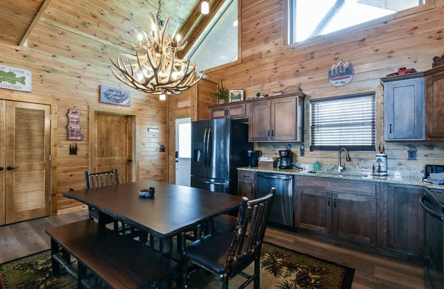 Laketime Lodge - Premium Cabin | 2 Bed, 2 Bath