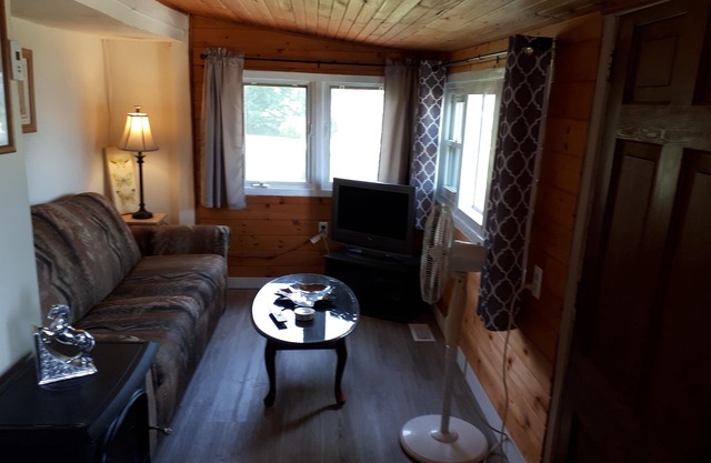 Lakeview Cottage de 1 dormitorio en el lago Erie en Colchester (sur de Harrow) # 67