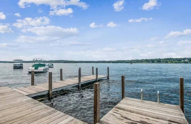 Lakeview 2-bedroom condo in Laconia with AC, WiFi